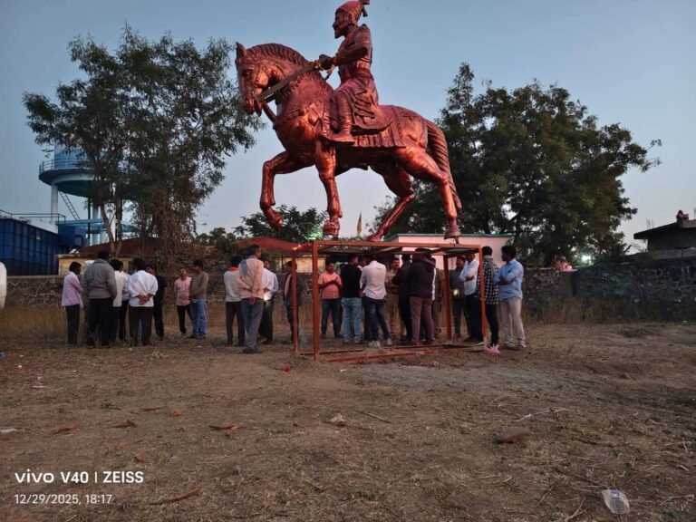 केकरजवळा येथे अनधिकृत पुतळ्यामुळे तणाव:पोलिसांचा कडक बंदोबस्त