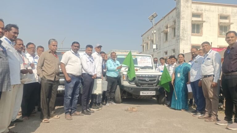 मतदान यंत्रासह पोलिंग पथके आपल्या मतदान केंद्राकडे रवाना,उद्या लोकशाहीचा उत्सव!