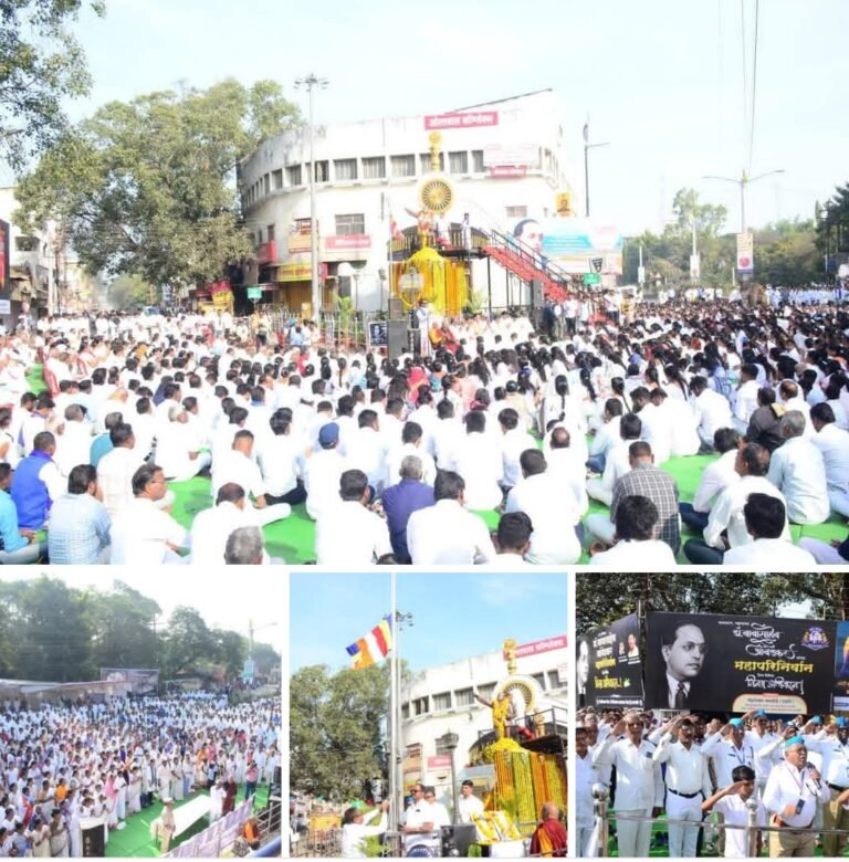 महापरिनिर्वाण दिनानिमित्त हजारोंद्वारे महामानवास अभिवादन : डॉ. बाबासाहेब आंबेडकर यांच्या पूर्णाकृती पुतळ्यासमोर सकाळपासून रात्री उशीरापर्यंत अभिवादनासाठी गर्दी