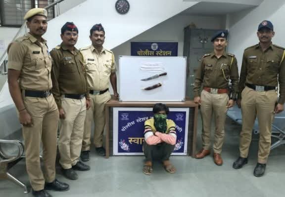 अवैध चाकू वापरणारा पोलिसांच्या ताब्यात      -परभणी शहरातील ग्रँड कॉर्नर परिसरातील घटना