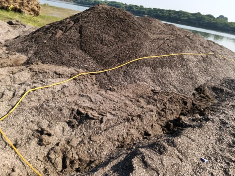 मर्डसगाव येथे केनिच्या सहाय्याने अवैध वाळु उपसा सुरू     पथके अवैध वाळू वाहतूक उपसा बंद करण्यासाठी-की वसुलीसाठी