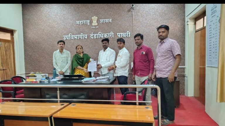 योगेश्वरी शुगर कारखान्याच्या विरोधात शेतकरी आक्रमक  आत्मदहन आंदोलन करण्याचा इशारा