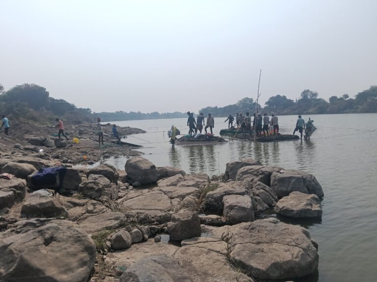 वाळू उपशासाठी परराज्यातील मजुर गौडगावात दाखल